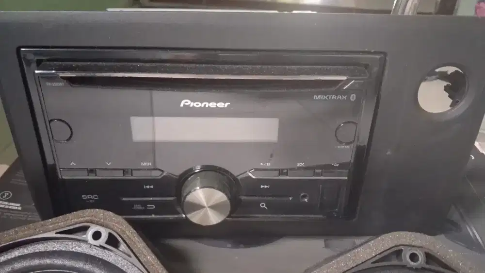 Head unit pioneer & speaker depan mobilio