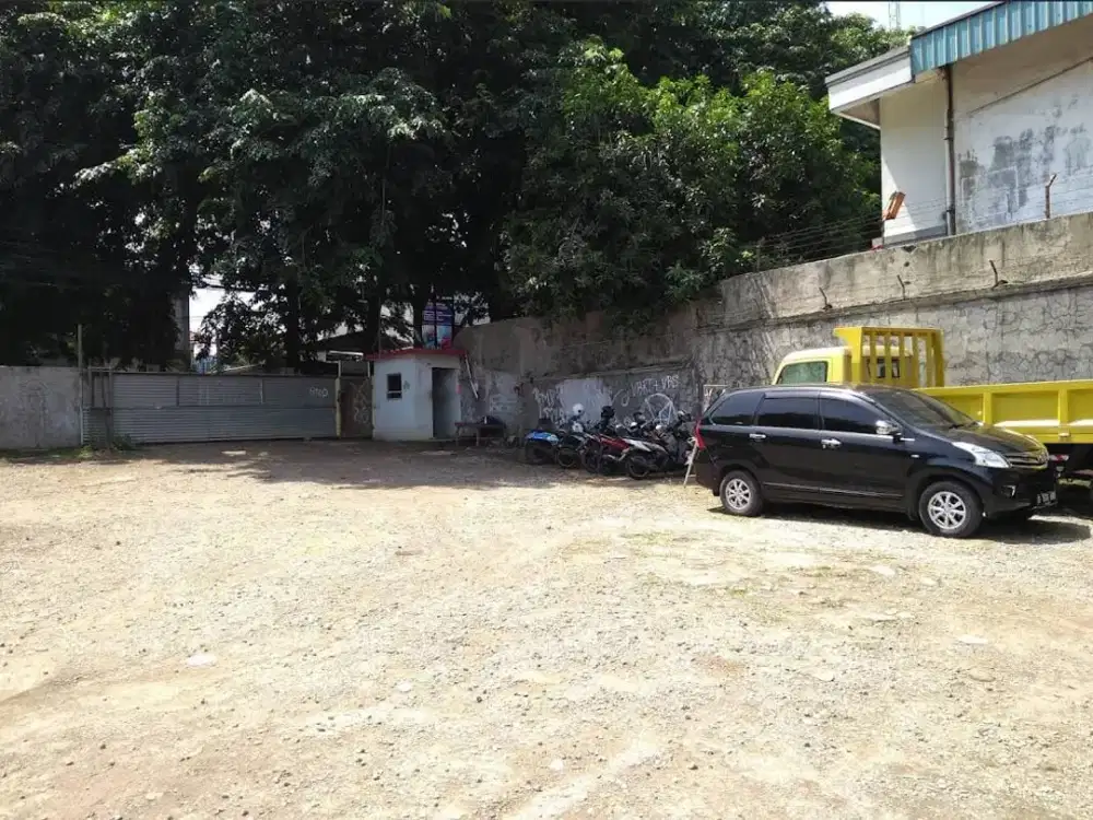 Disewakan lahan komersil ada bangunan di jalan utama Jatiasih Bekasi  Cocok utk pool truk, pool mobil, lapangan olah raga, caffe shop, resto