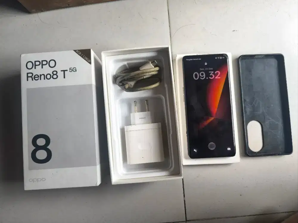 JUAL CEPAT Oppo Reno 8T 5G Fullset Layar Amoled