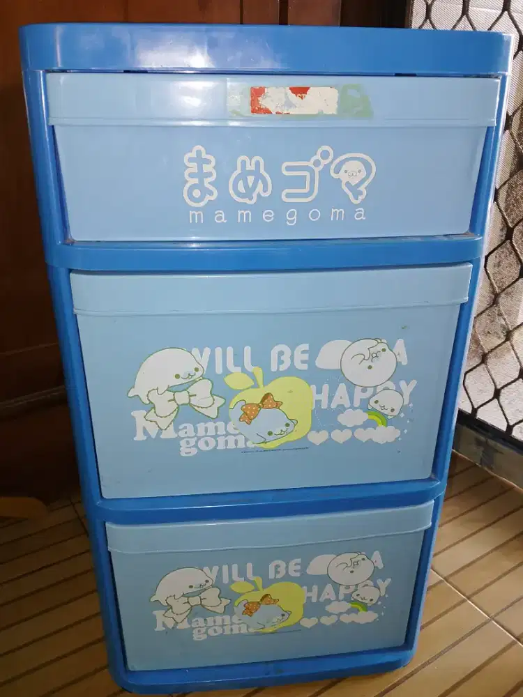 Lemari plastik lion star