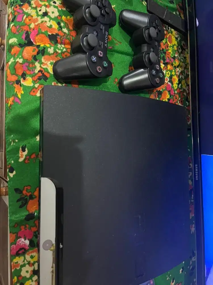 Di jual PS 3 beserta stik dan kotaknya