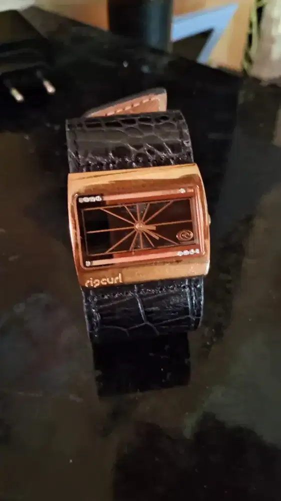 RIPCURL  WATCH  (AUTHENTIC)