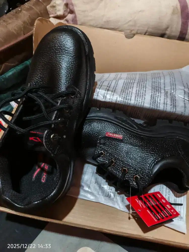 Sepatu safety cheetah