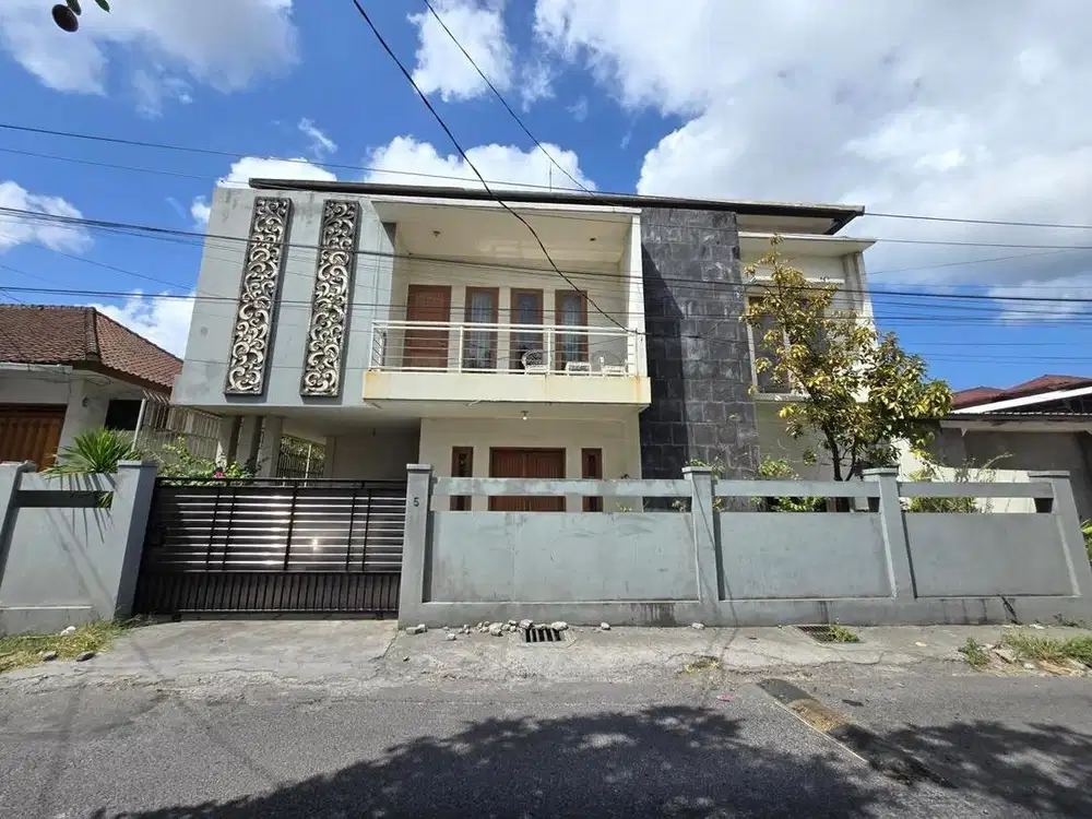 Rumah di jalan Gunung Athena murah di Seminya Bali