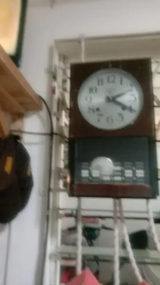 Jam tembok tengahan japan