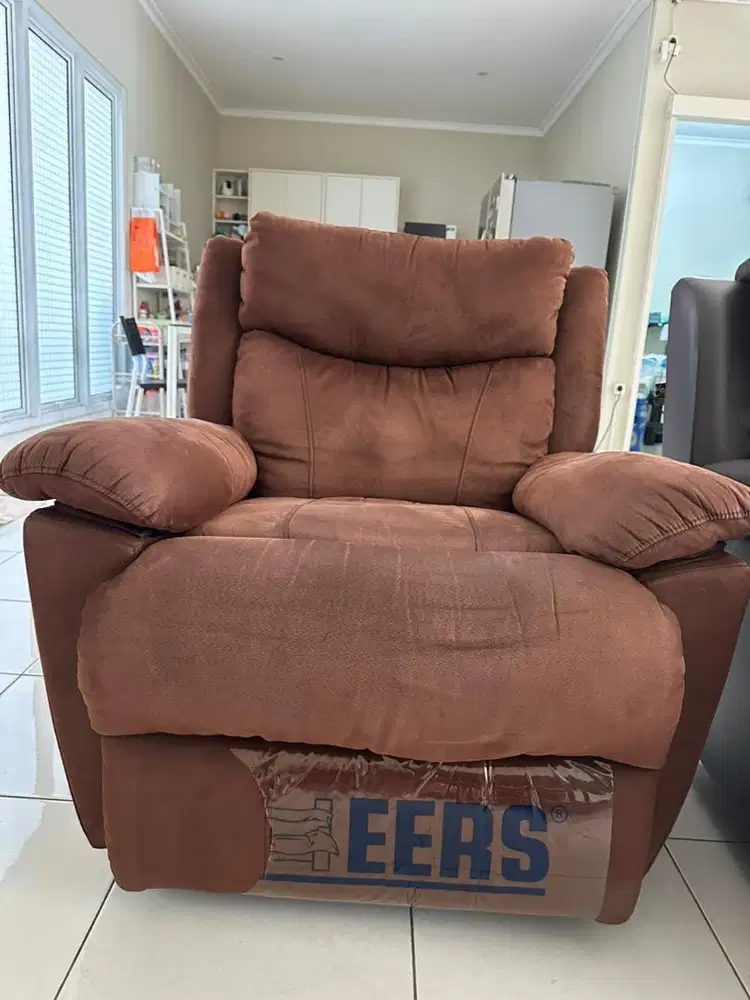 Dijual sofa lazy boy merk cheers informa