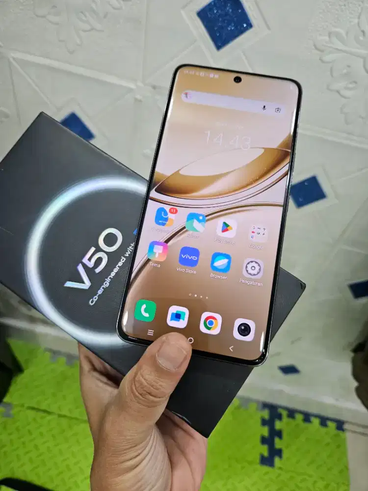 Vivo v50 5g 8/256 garansi april 2027