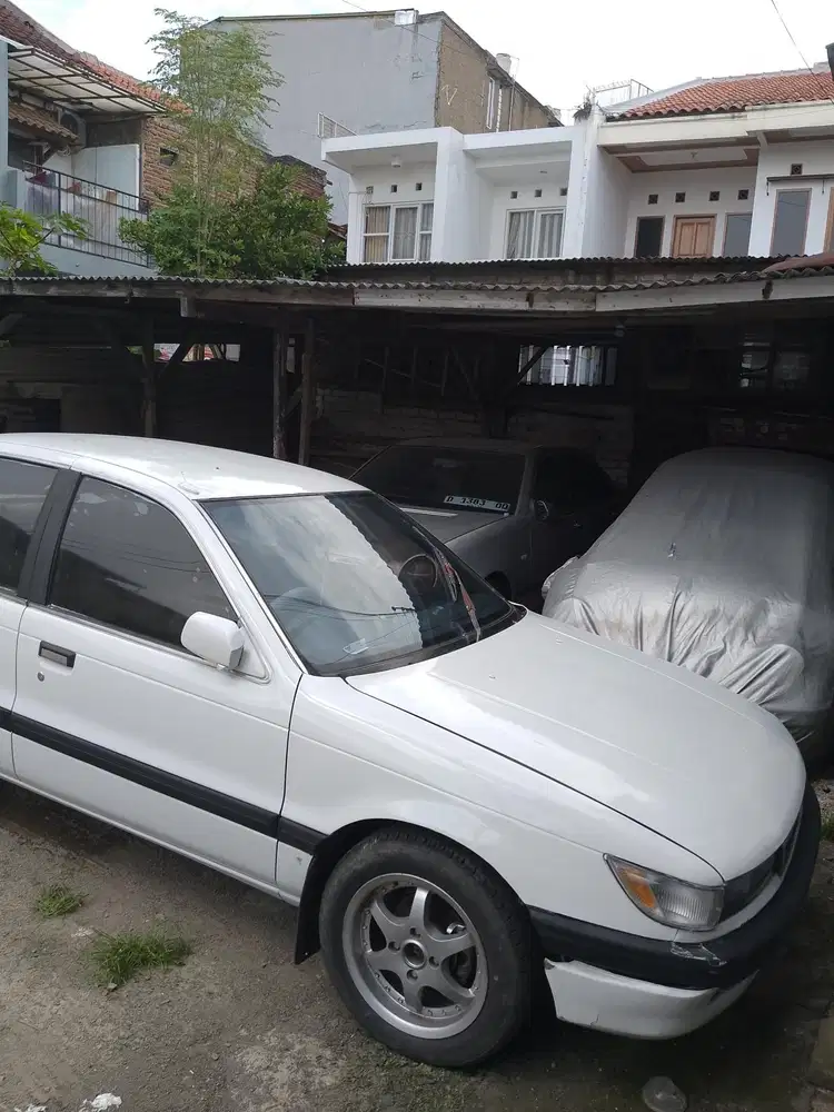 Mitsubishi Lancer 1990 Bensin