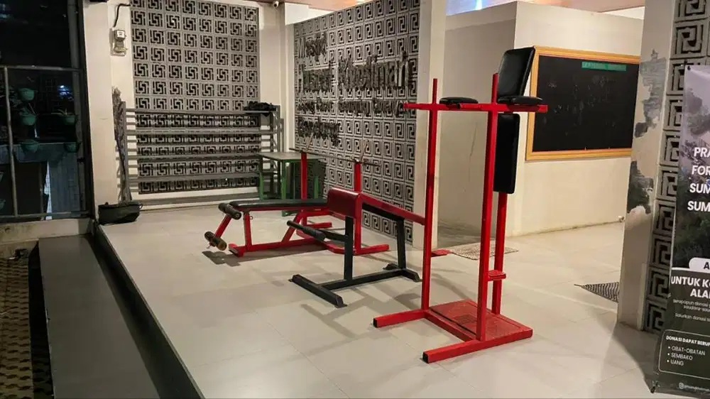 Alat fitness ,bench press,tricep dips