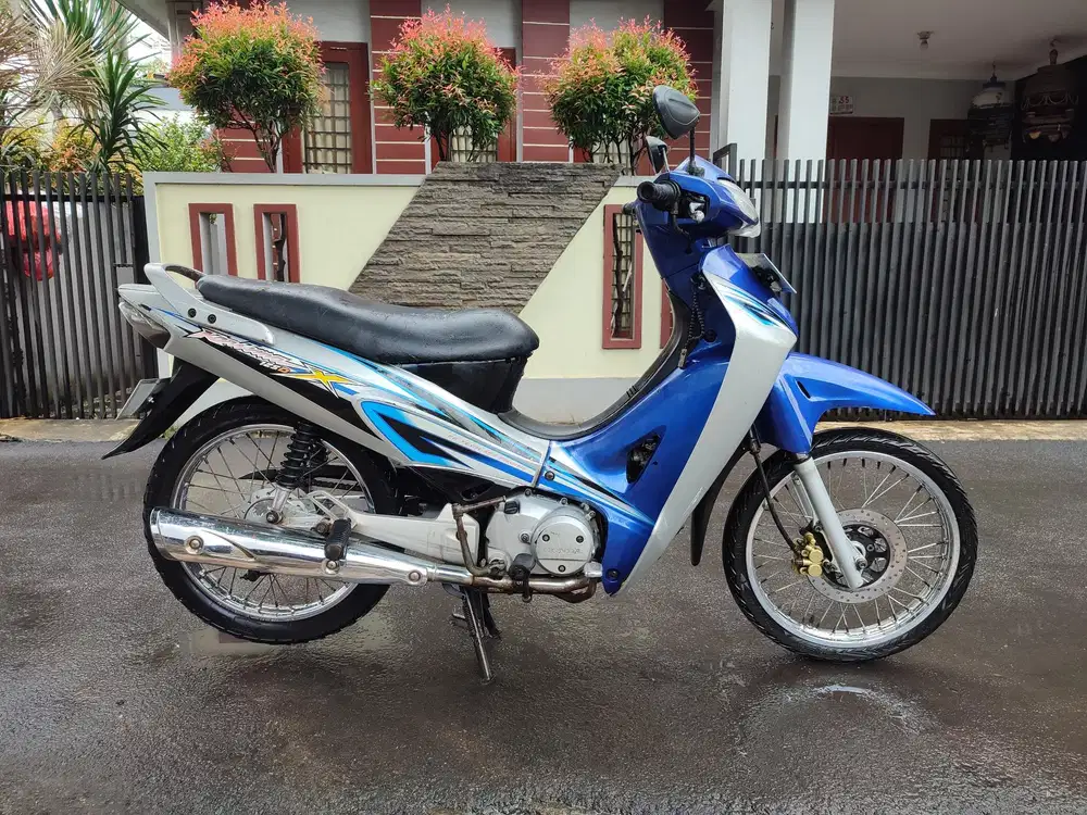 KHARISMA X 125 TAHUN 2004