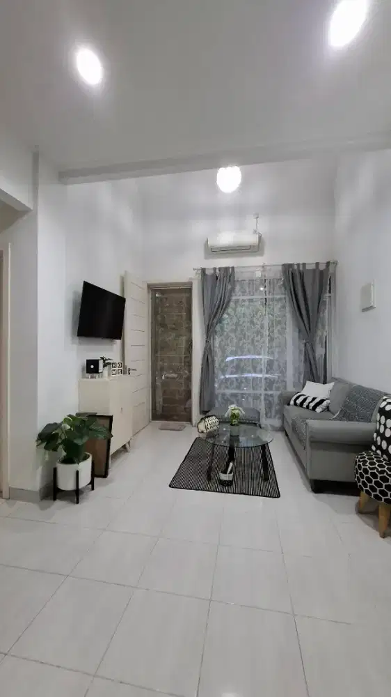 DIJUAL RUMAH MONOKROM SEMI FURNISHED SIAP HUNI BERANDA SERPONG