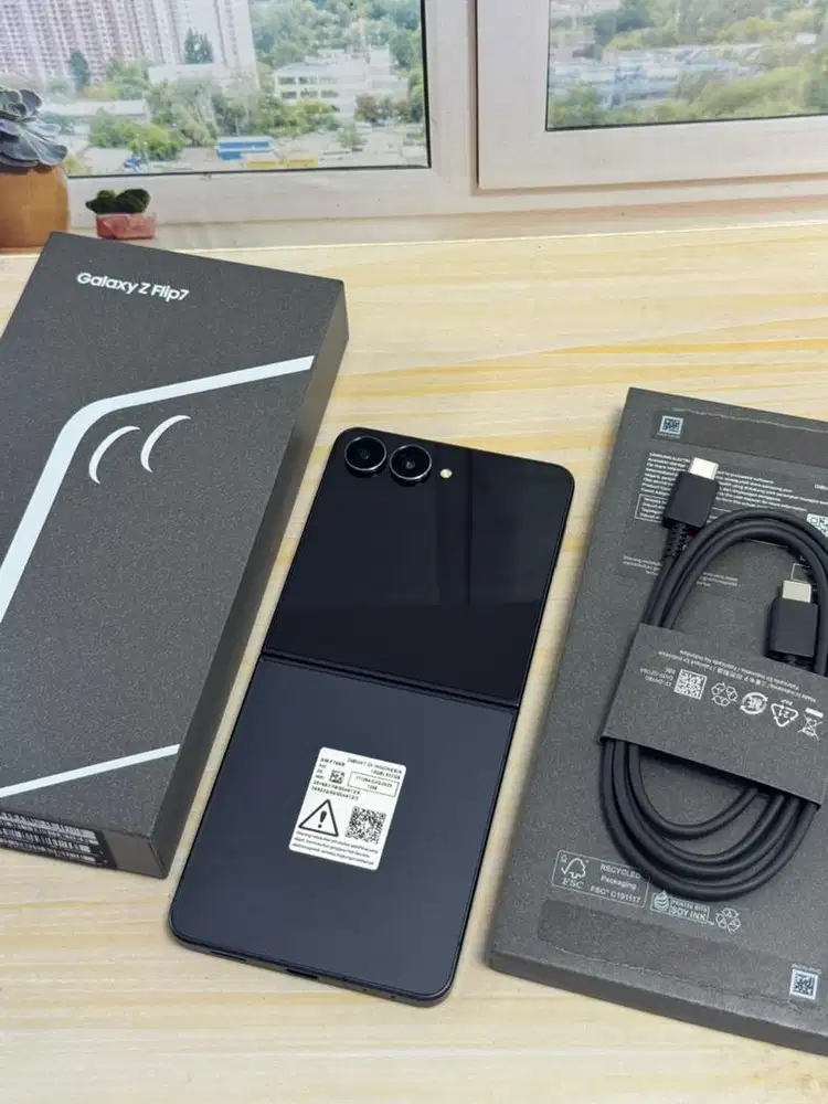 Samsung Z Flip 7 12/512 Garansi resmi sein