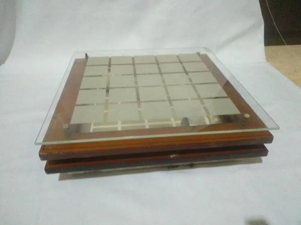 Dudukan Lampu Plafon Kotak Dari Kayu