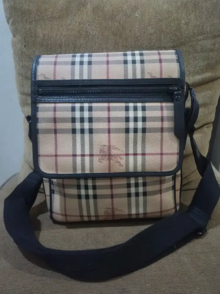 Tas selempang burberry beige black original net price murah