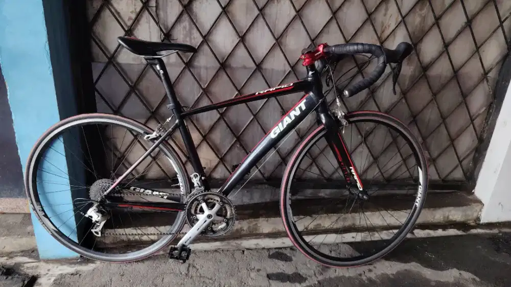 sepeda roadbike giant rapid 700 size S