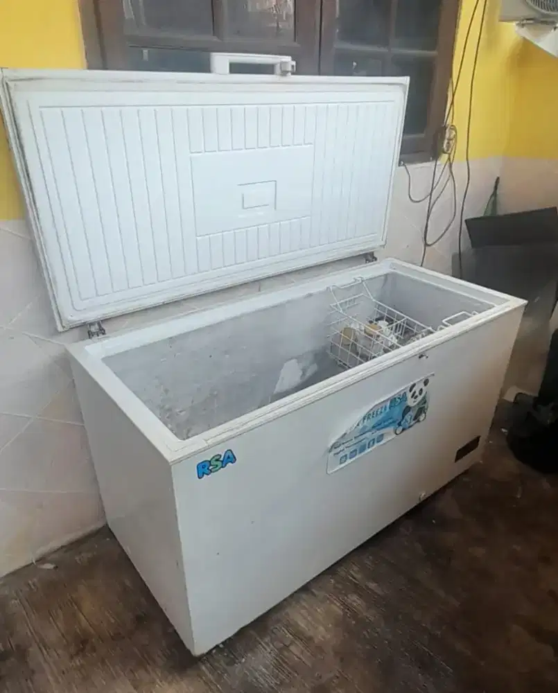 Freezer secund masih mulus masih ori jual cpt