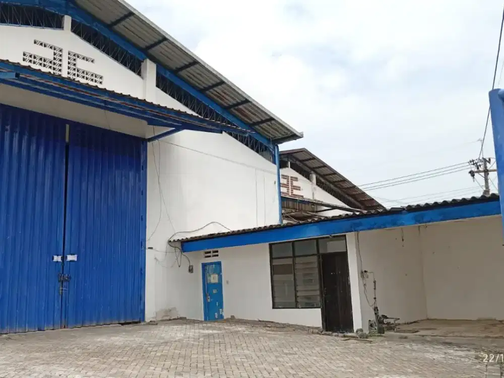 Double Gate Ada Halaman Gudang Suri Mulia, Margomulyo