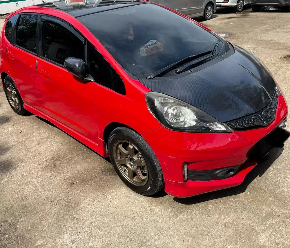 Honda Jazz merah