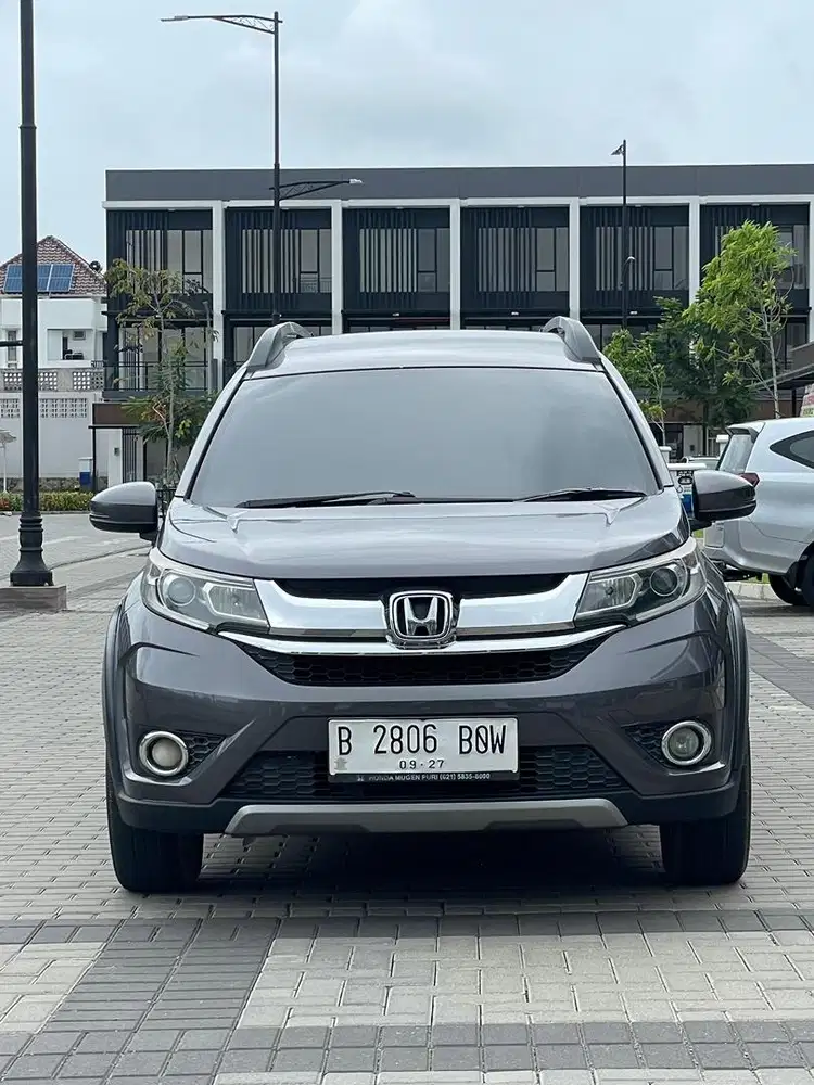 Mobil keluarga nyaman terlihat macho ini Honda BRV 1.5 E AT 2017 Abu2
