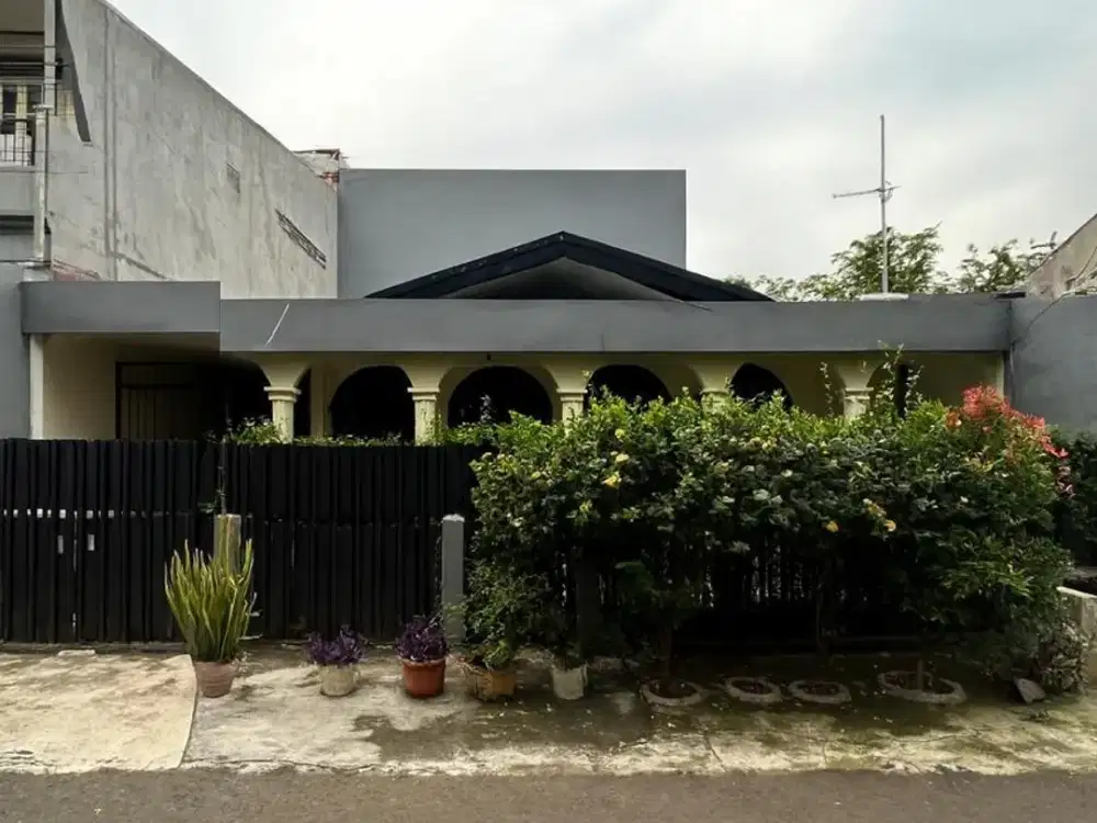 RUMAH LAMA LAYAK HUNI DALAM KOMPLEK. PASAR MINGGU, JAKARTA SELATAN LOKASI STRATEGIS DENGAN HARGA MENARIK