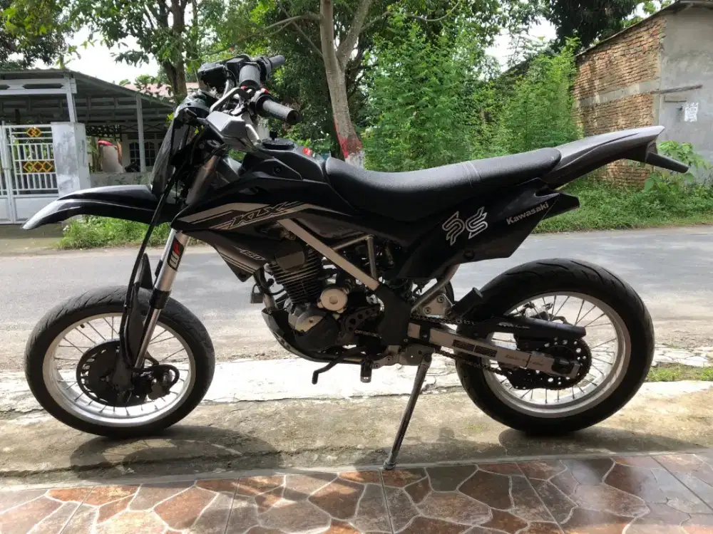 Kawasaki KLX 150 Supermoto mesin sehat body sesuai fhoto pjk hdup mdn