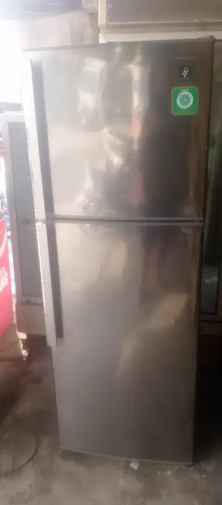 Kulkas Sharp 2 pintu besar