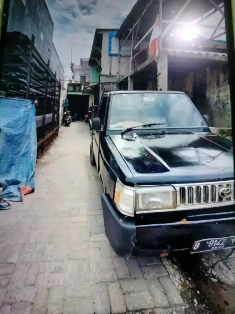 Sopir buat toko matrial