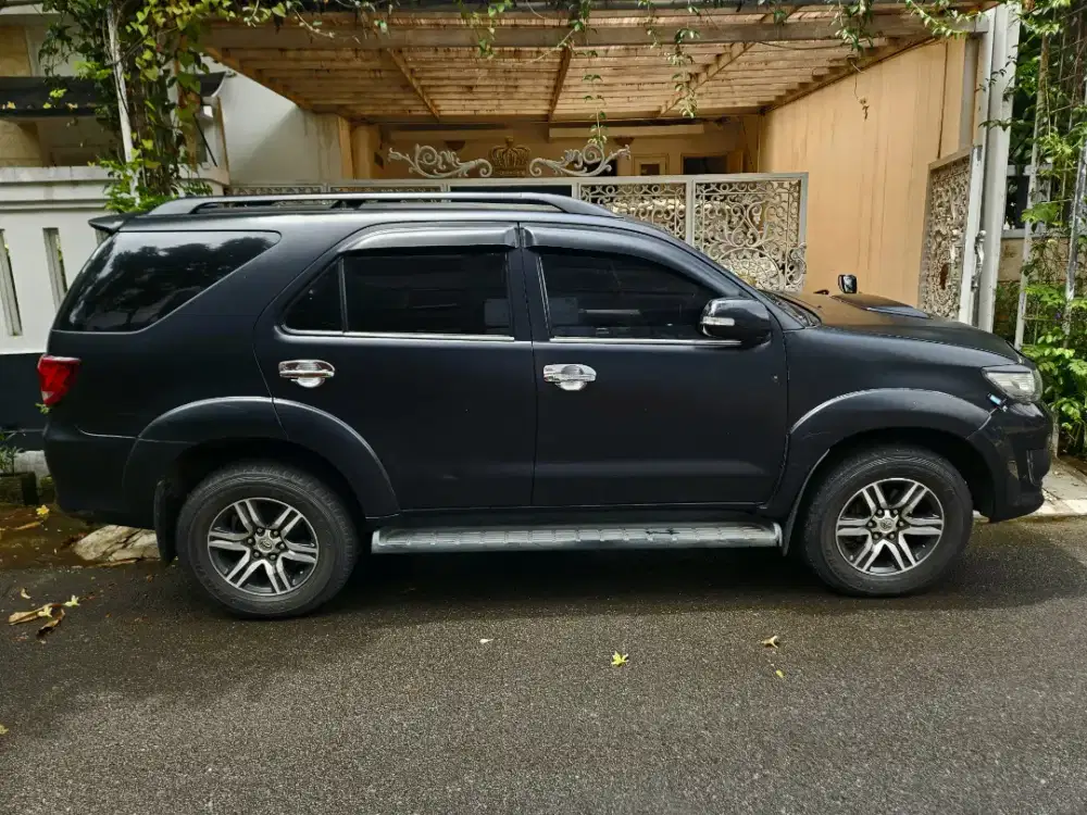 Dijual Fortuner 2.7 Lux AT G 2012