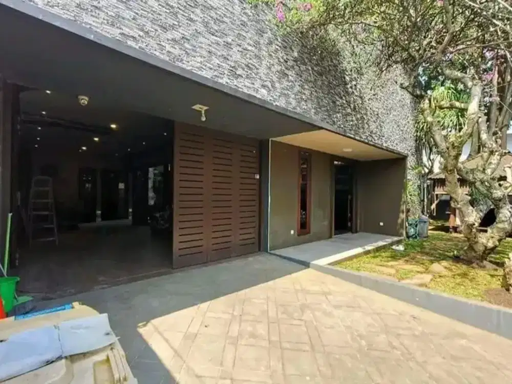 Dijual Rumah  Siap Huni 2 lantai + kolam renang di area BuahBatu dekat turangga suryalaya bandung