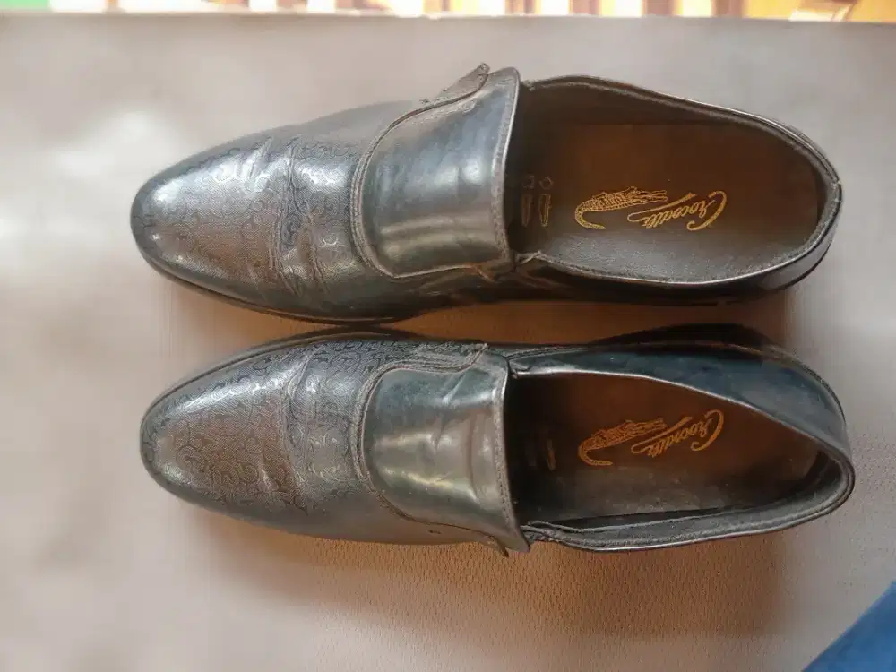 Sepatu pantofel kulit CROCODILE