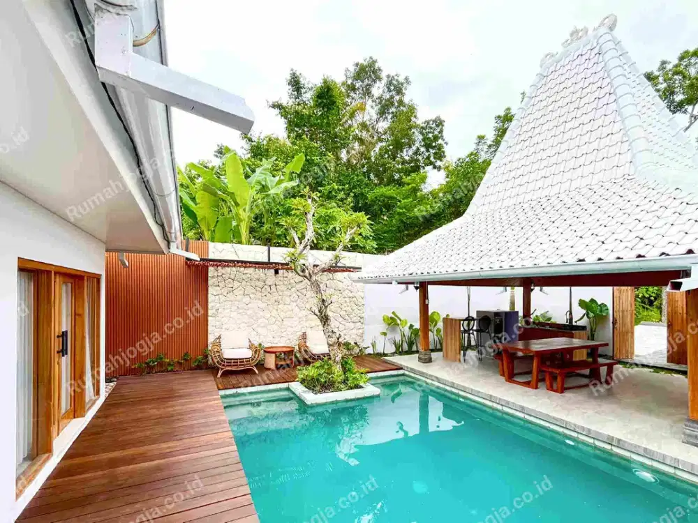 rumah mewah dengan kolam renang jalan Wates KM 8 balecatur