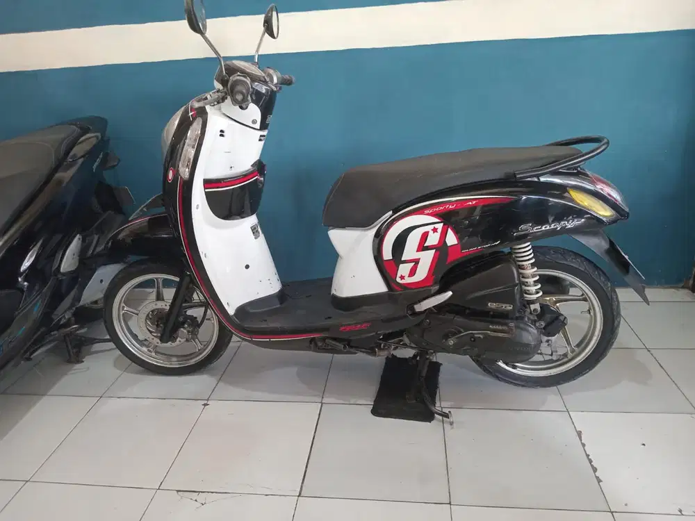 (FOR SALE) honda scoopy esp 2015 stater alus siap pakai surat lengkap