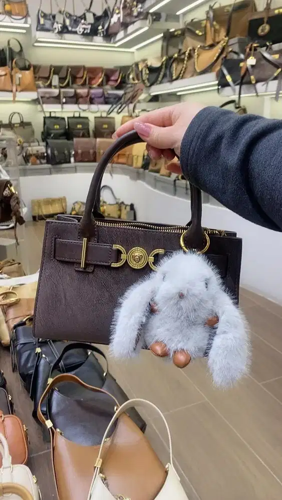 Di Cari HOST LIVE STREAMING KHUSUS WANITA Yang Berpengalaman.