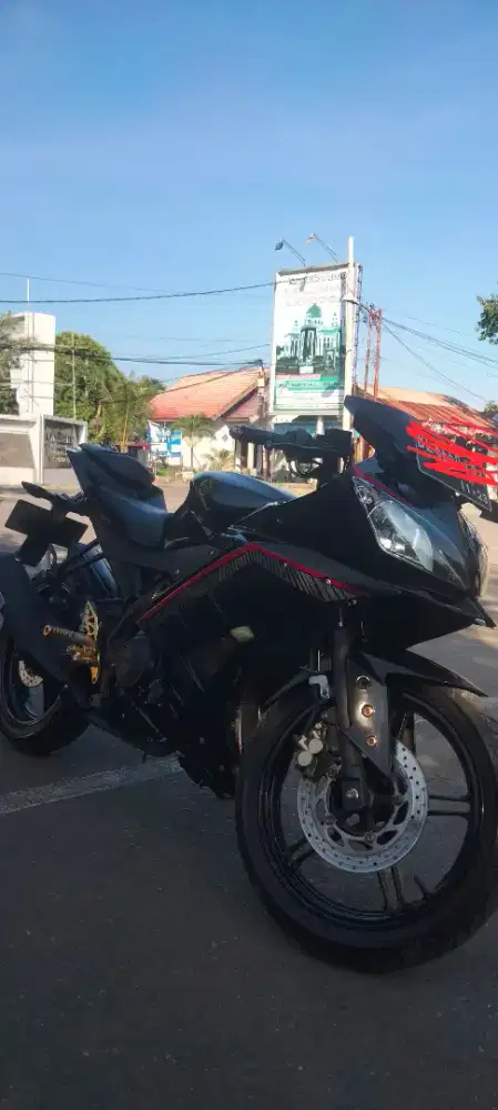 Jual satu unit Yamaha R15 Thun 2015 pajak dan plat baru bayar