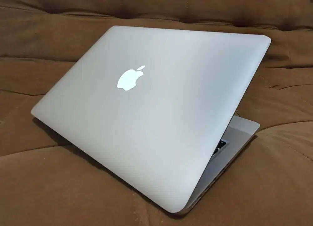 Macbook Pro Retina 13,3 i5 8Gb 250GB All Normal