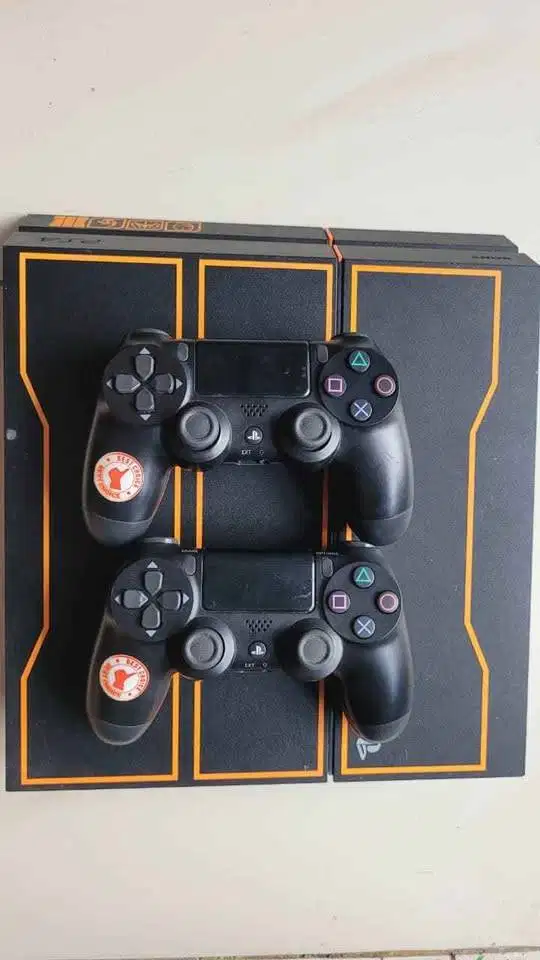 Dijual santai PS4 FAT HDD 1TB Murah