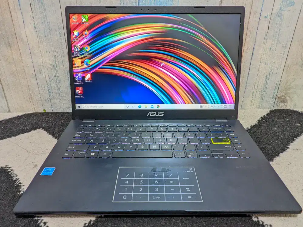 Asus Vivobook E410MA
Prosesor Intel Celeron N4020 RAM 4GB SSD 512GB