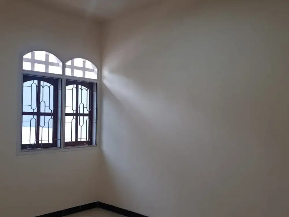 Rumah siap huni di perumahan Kutisari Indah Lokasi bebas banjir, aman, tenang dan nyaman Dekat dengan UK Petra, Ubaya, SIER, pintu tol Rungkut