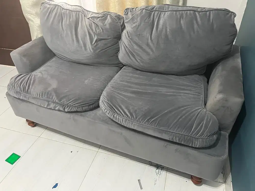 Dijual Sofa ex offo living ukuran 156cm x 87cm bahan halus