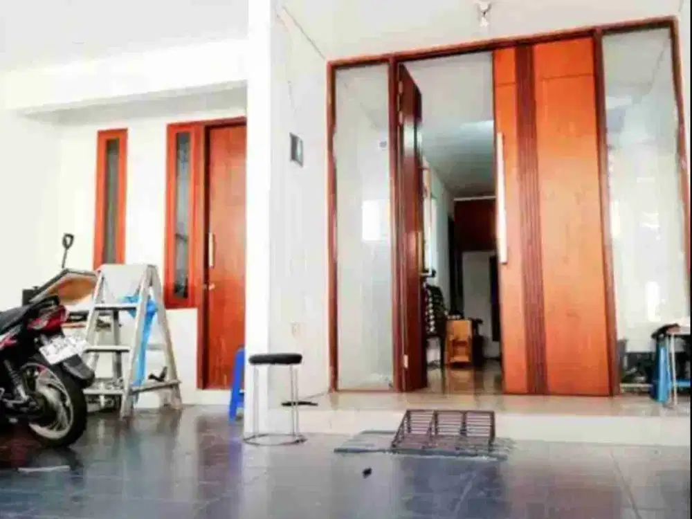 RUMAH SARIJADI/PASTEUR, 3 LANTAI, JUAL BUTUH ASAL TAHUN INI.