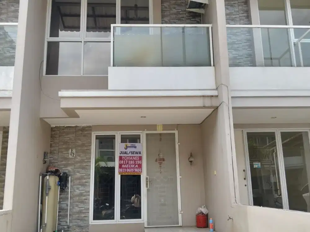 Disewakan rumah 3 lantai minimalis di palm blossom taman surya