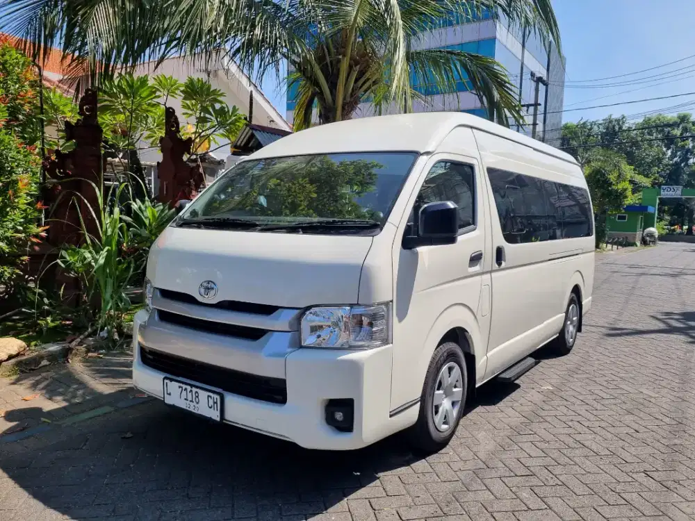 Toyota Hiace 3.0 Comuter manual 2024