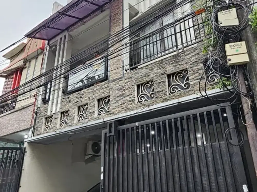 Di Jual Rumah 3 Lantai FREE MOBIL  di Kembangan , Jakarta Barat