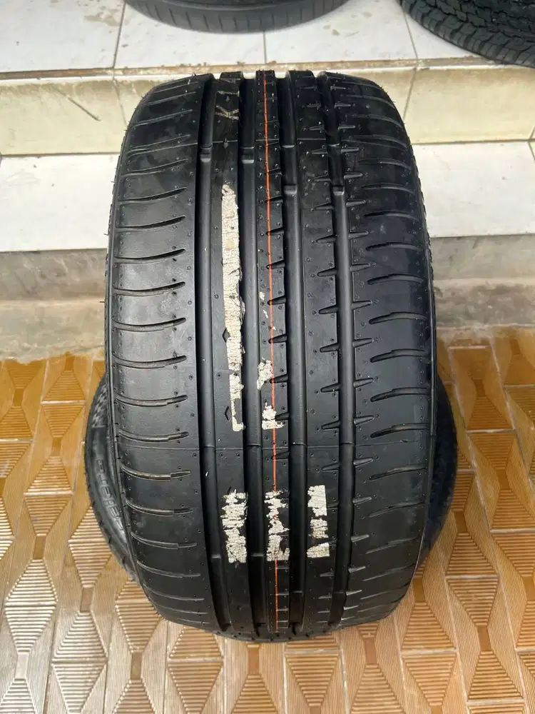Ban Accelera New Old Stock 245 35 r19 1Pcs