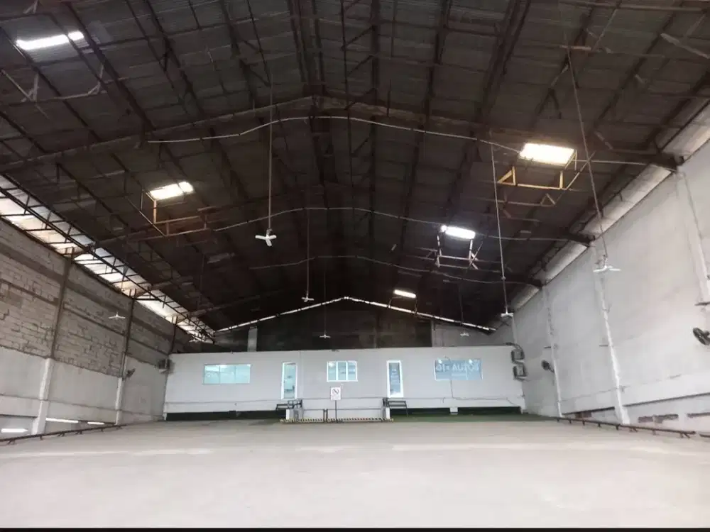 Sewa gudang besar di jalan utama Joglo raya Jakarta Barat