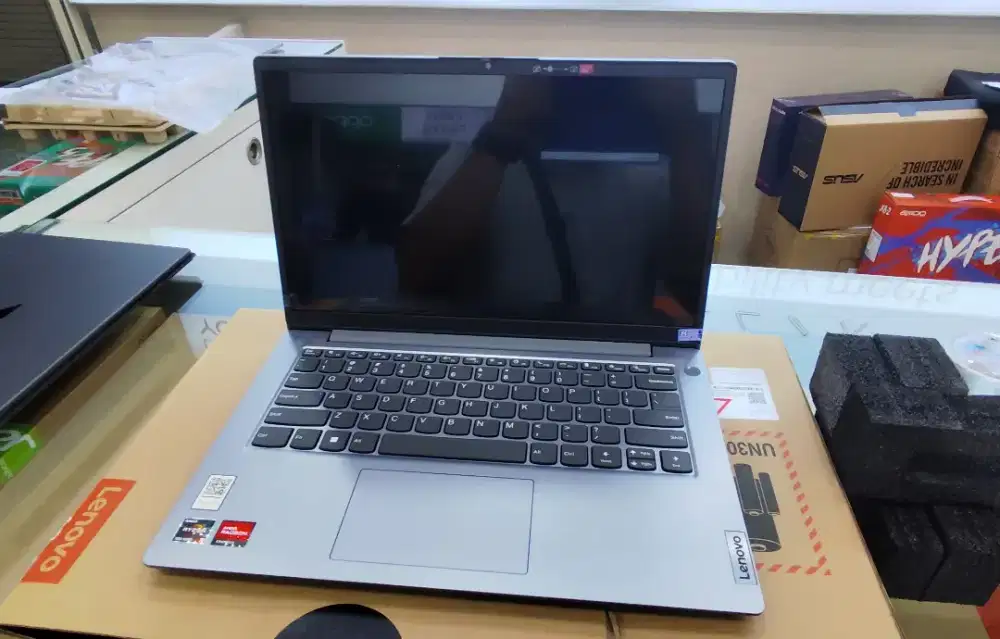 Dijual Laptop Lenovo V14 Kondisi mulus 96%