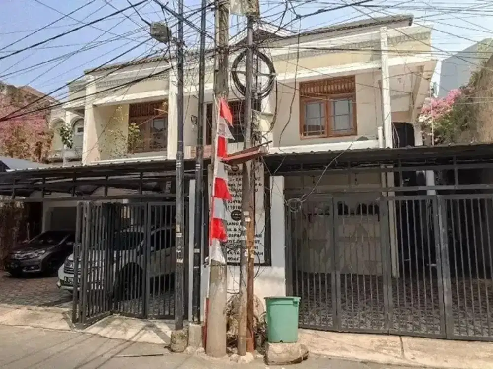 Di Jual Rumah 2 Lantai Lokasi Strategis di Kebon Jeruk, Jakarta Barat