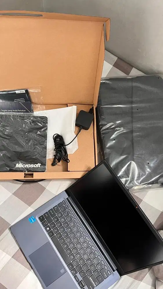 Laptop Asus Vivobook i5