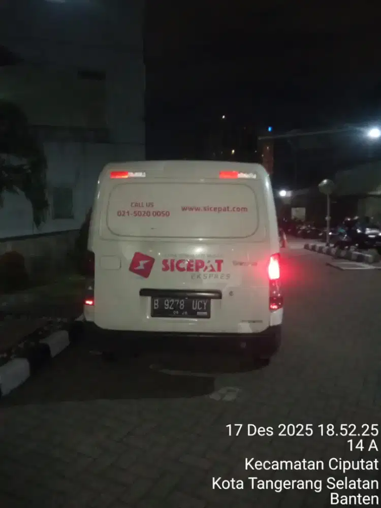 Dibutuhkan  Kurir paket