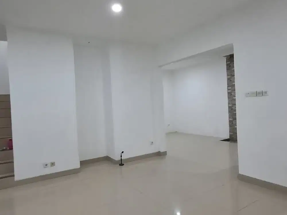 DIJUAL RUMAH BAGUS RANGKA BAJA RINGAN HADAP TANAH KOSONG SIAPHUNI KOTA WISATA CIBUBUR BOGOR